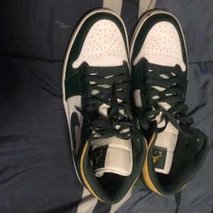 Jordan 1 mids “ athletics”